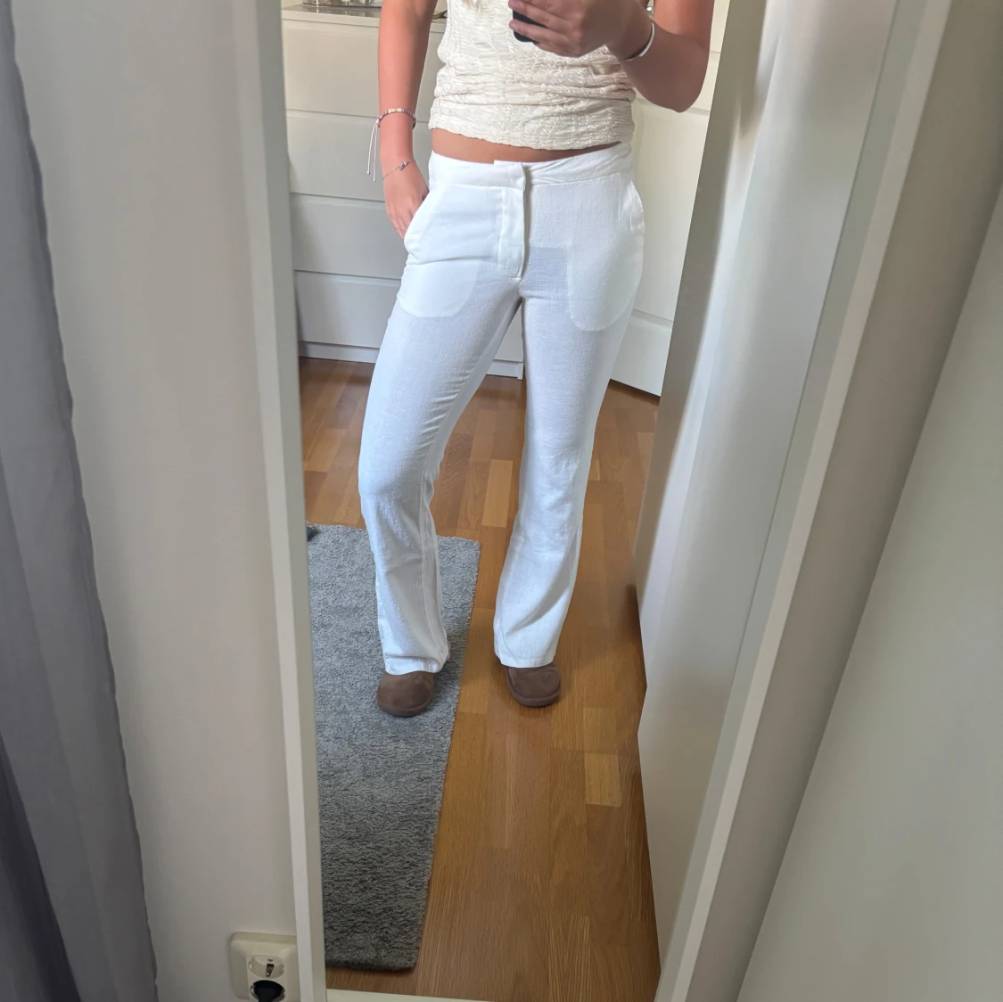 Vita kostym linnebyxor med utsvängda ben