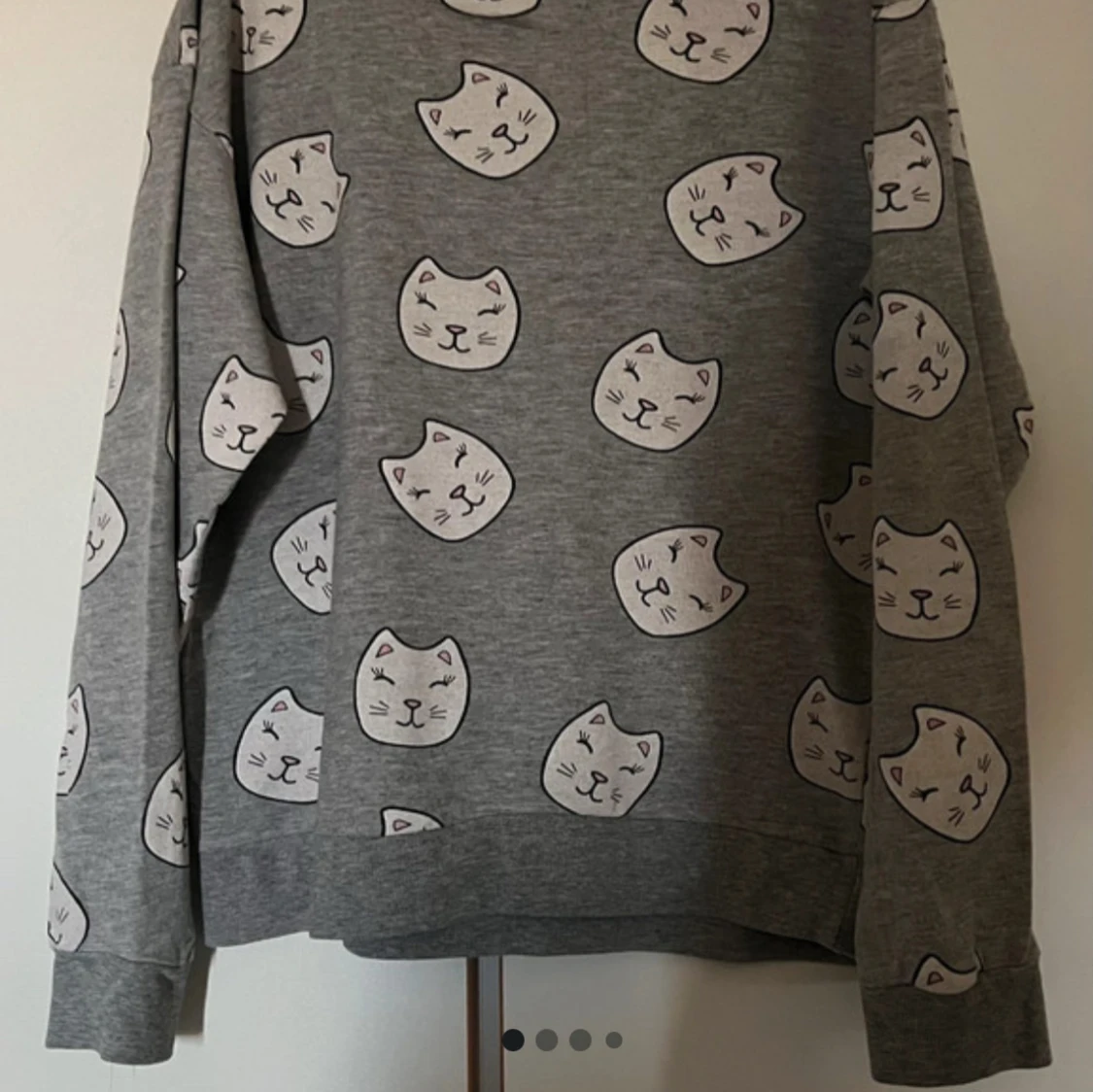 Grå sweatshirt med kattmönster H&M XS - 1
