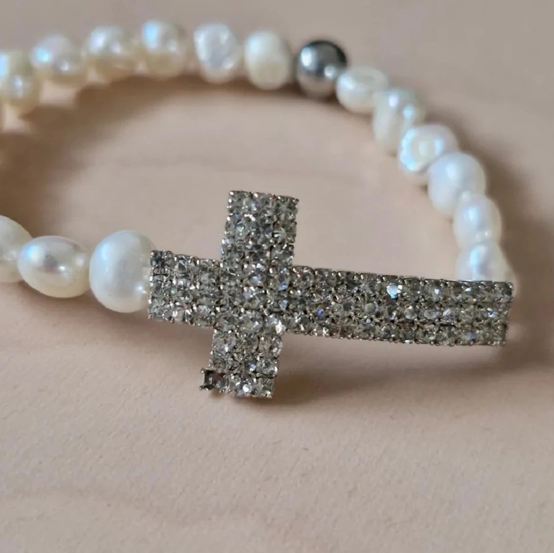 Pärlarmband med kors - 3