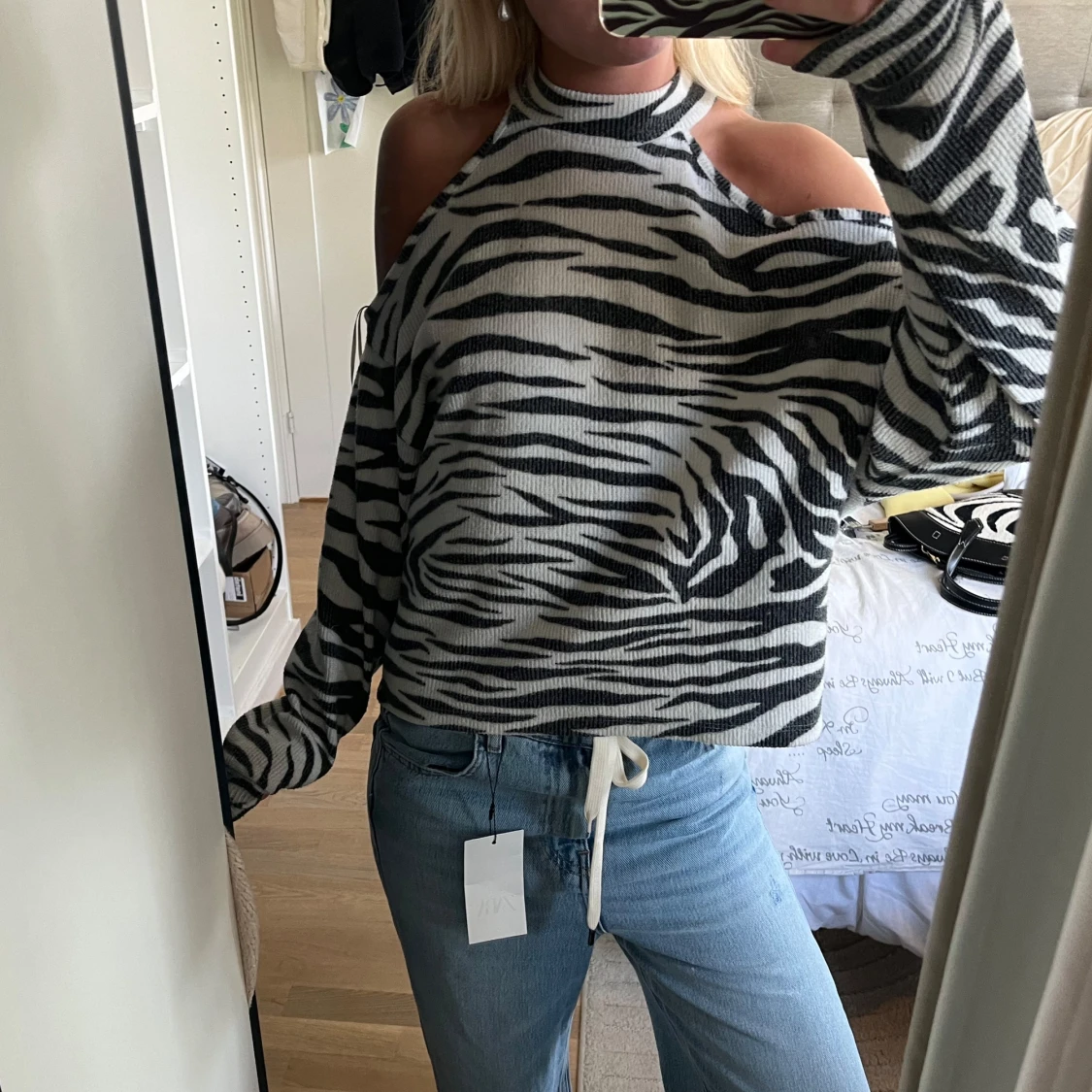 Zebramönstrad offshoulder tröja  - 1