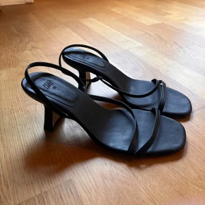 Klackar  - Hent nyköpta klackar från sellpy🥰