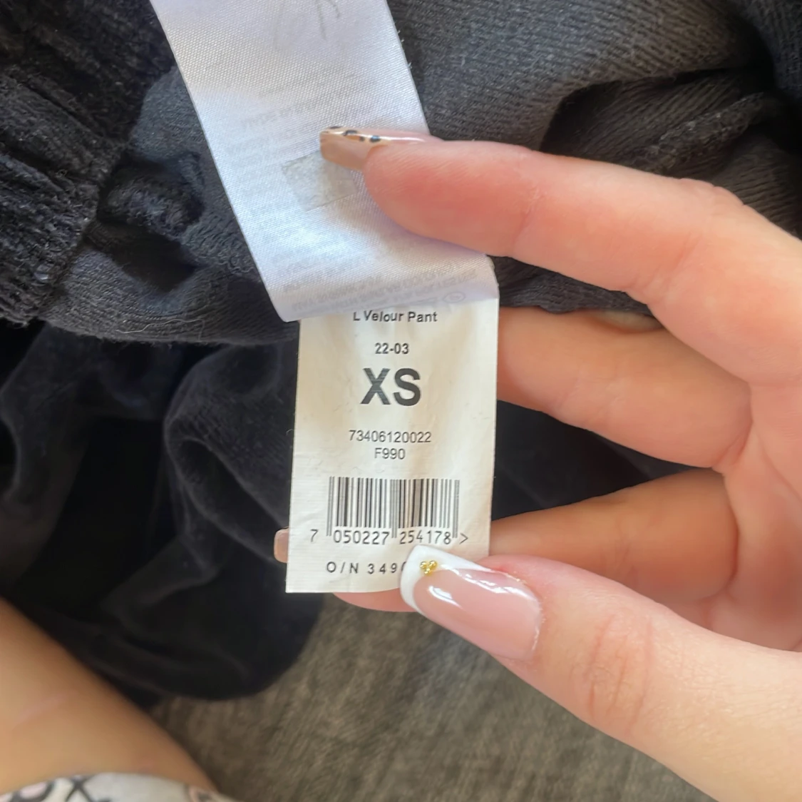 Svarta velourbyxor från C XS - 3