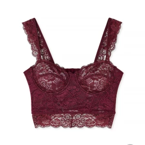 Spetstopp - Superfin spetstopp i vinrött från NA-KD. Storlek 36. Nypris 349🥰