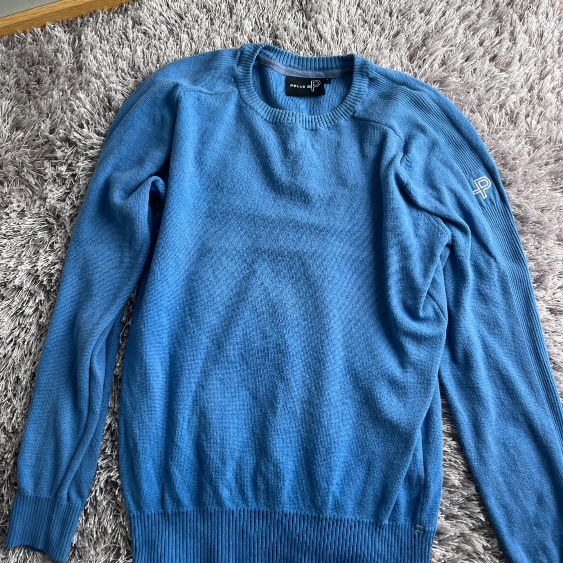 Blå stickad tröja från Pelle P