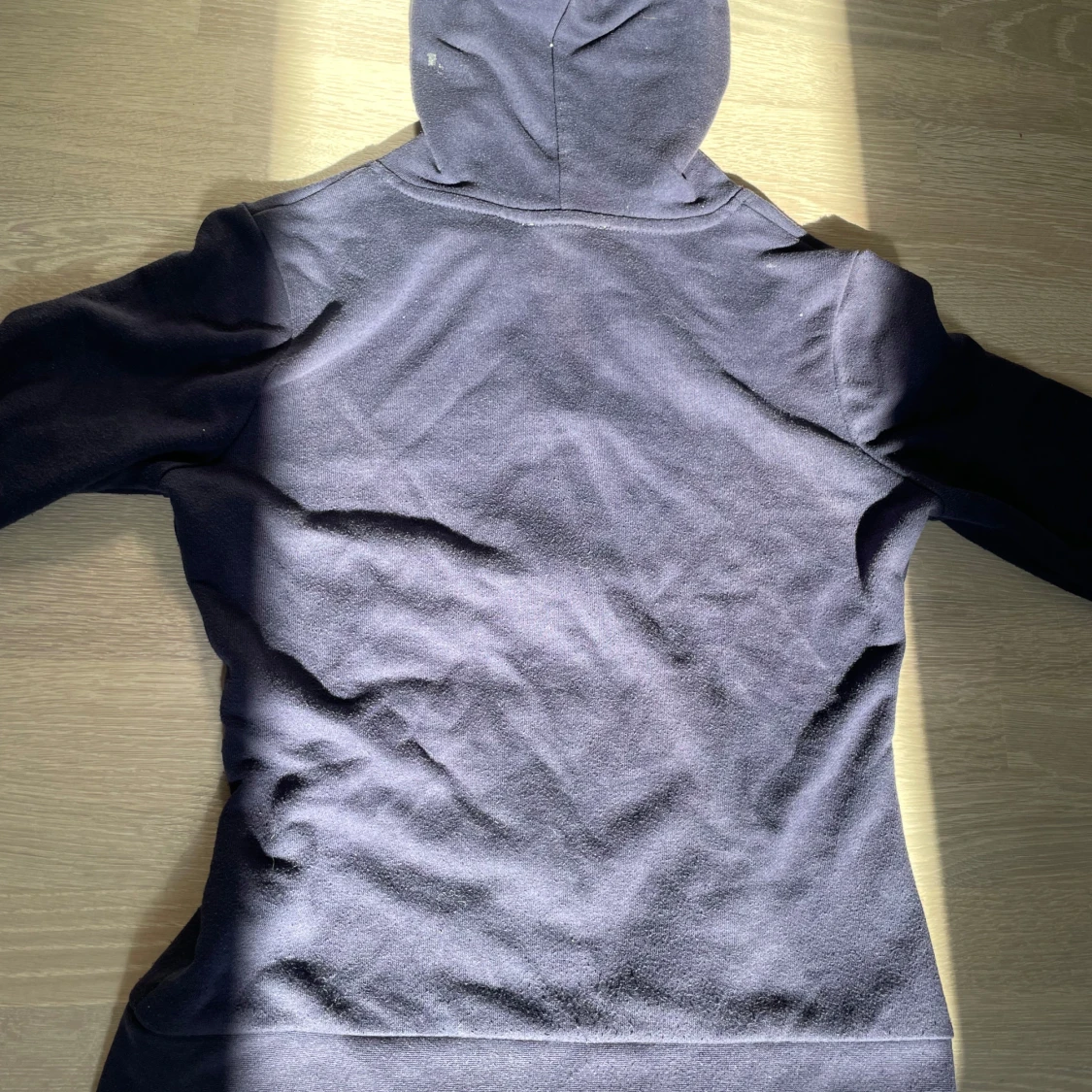 Mörkblå hoodie från Anna Field - 1