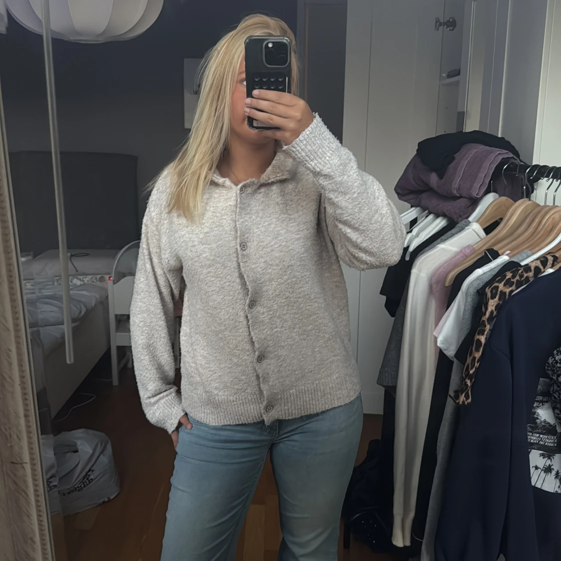 Beige stickad kofta från Saint Tropez