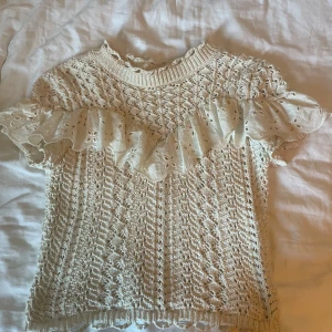 skitsöt blus ifrån Zara  - jättefinnn blus från Zara!!! Säljer då den tyvärr inte kommit till användning på det senaste… Den är i storlek S, men passar Xs perfekt skulle jag säga då den är något kortare nertill 💗💗💗💗Priset går såklart att diskutera💗