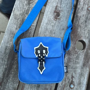 Blå väska med T trap. Star - Pris kan diskuteras vid snabb affär 