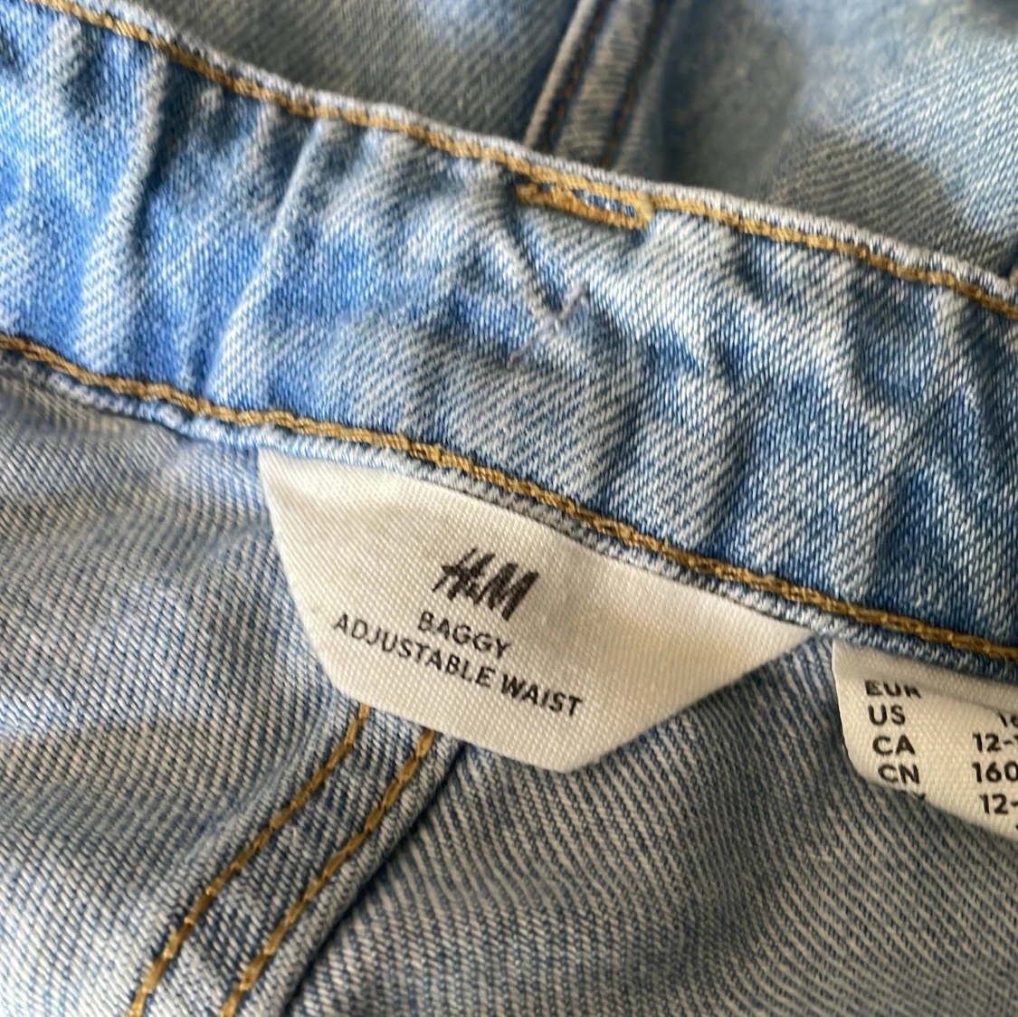 Baggy ljusblå jeans från H&M - 3