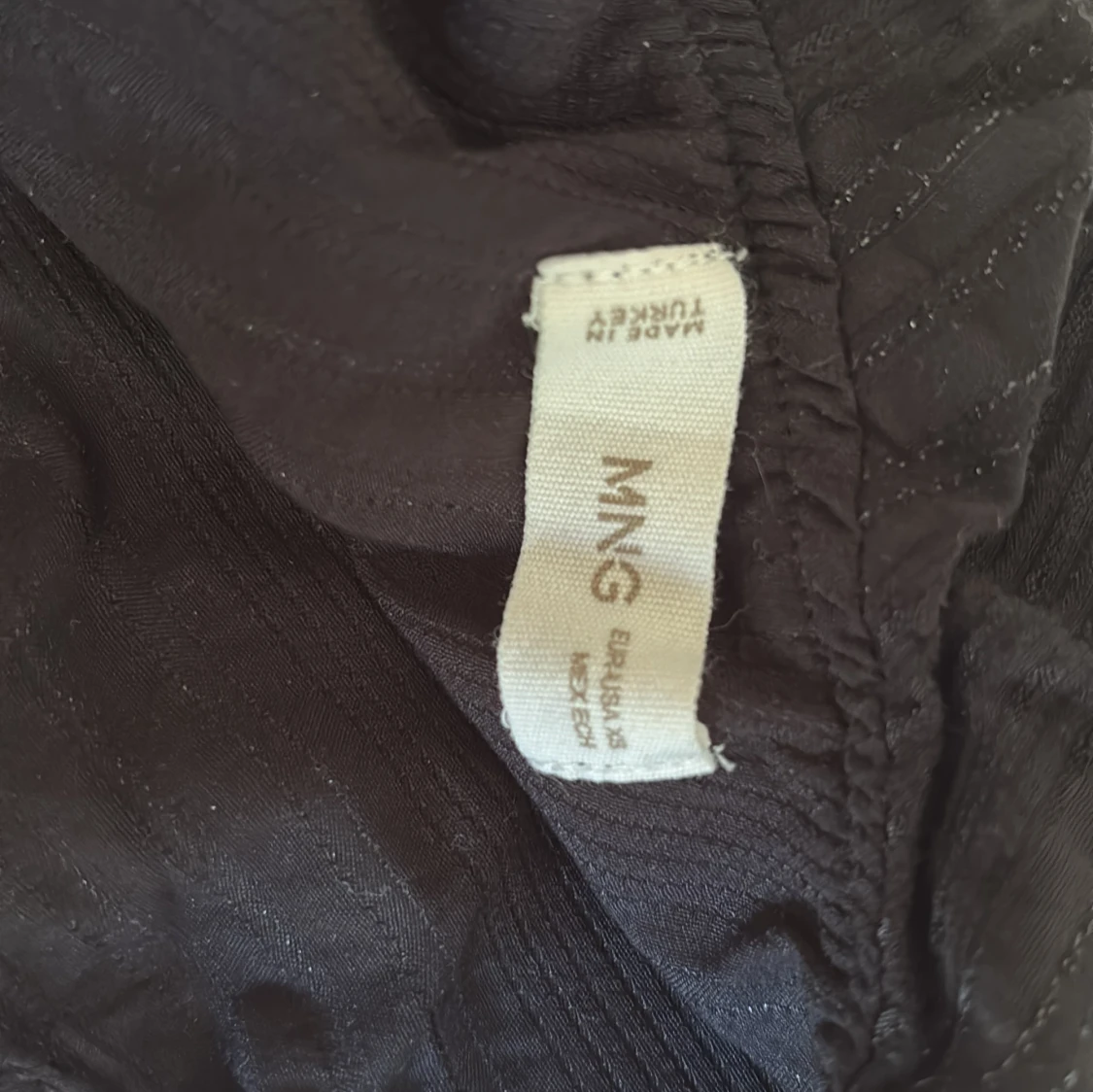 Svart oneshoulder topp från MNG - 2