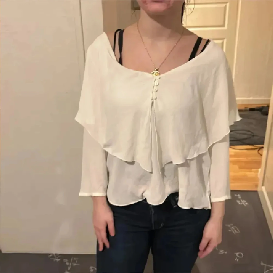 Zara Vit blus med volang och öppen rygg - 2