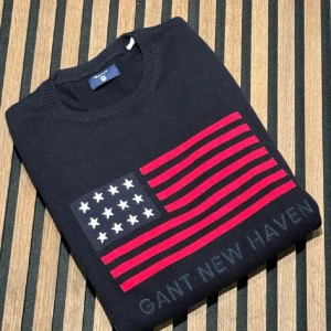 Svart stickad tröja GANT New Haven - Svart stickad tröja från gant 