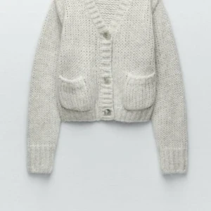 SÖKER - söker Zara stickad cardigan!!