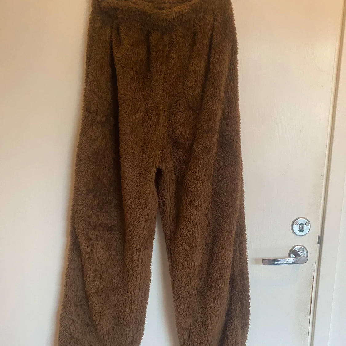 Bruna fluffiga mjukisbyxor - 1