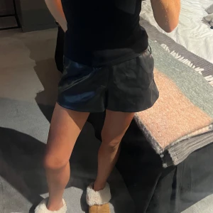 Skinnshorts - Skinnshorts från Zara, sparsamt använda