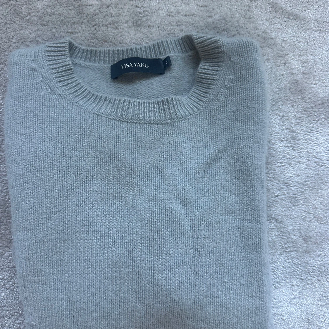 Grå kashmirtröja från Lisa Yang - 2