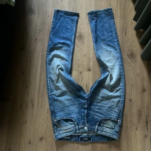 Replay jeans - Replay jeans i storlek 31. Inga hål eller någonting sådant. 