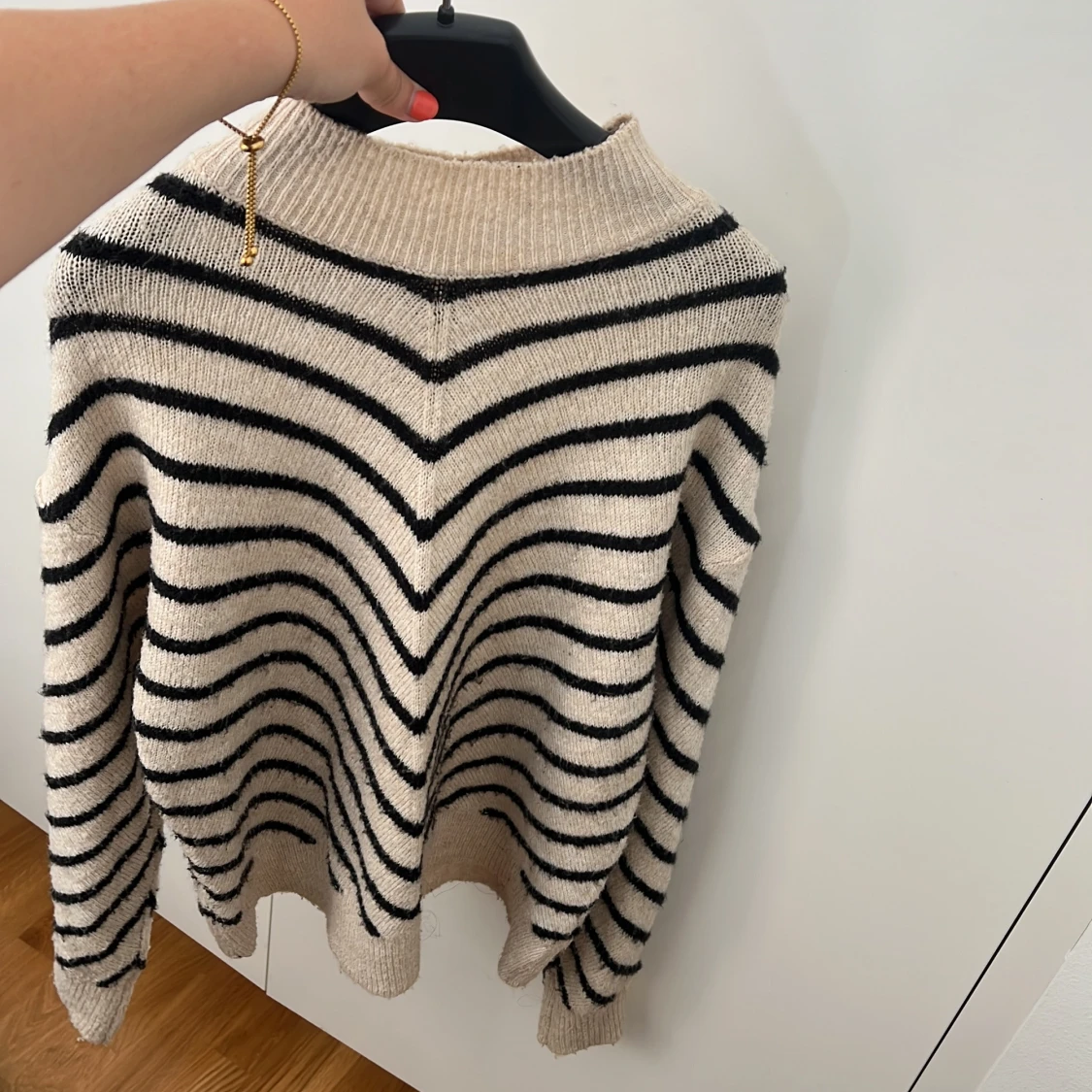 Randig stickad tröja från Mango