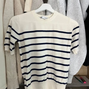 Stickad randig topp från Zara - Storlek S💗