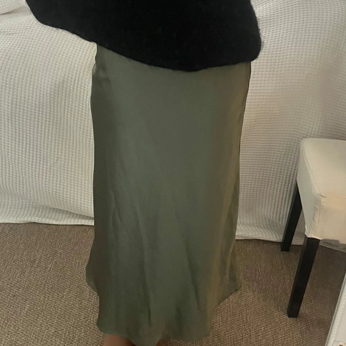 Olivgrön satinlångkjol - 3