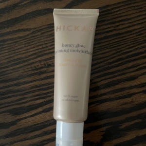 HICKAP Honey Glow Priming Moisturizer - Honey Glow Priming Moisturizer från HICKAP endast testad nästan helt orörd 🥰
