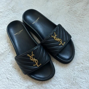 Svarta sandaler från Saint Laurent - Perfekt skick. Använda en kväll! 