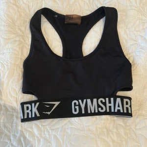 Träningstopp gymshark - Superfin Träningstopp från gymshark. Ingen vaddering och i super bra skick 🫶