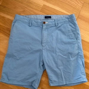 Blå shorts från Gant - Snygga blå shorts från Gant som är använda få gånger
