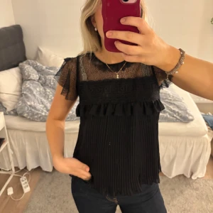 Fest blus zara - Säljer denna jätte snygga blus från Zara😛🔥
