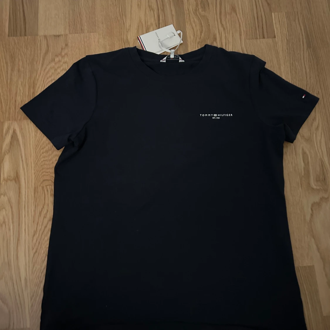 Svart t-shirt från Tommy Hilfiger