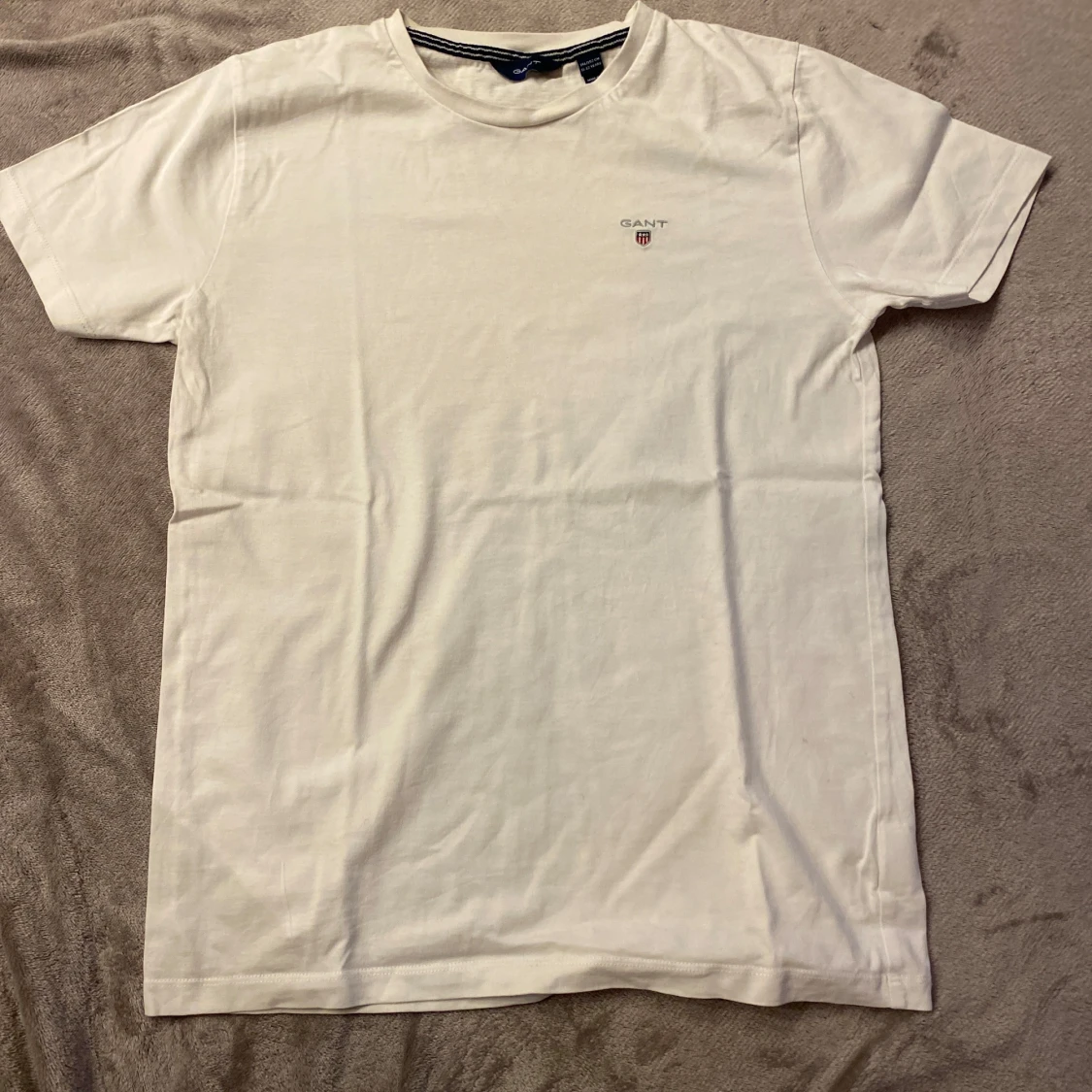 Vit t-shirt från GANT - 2