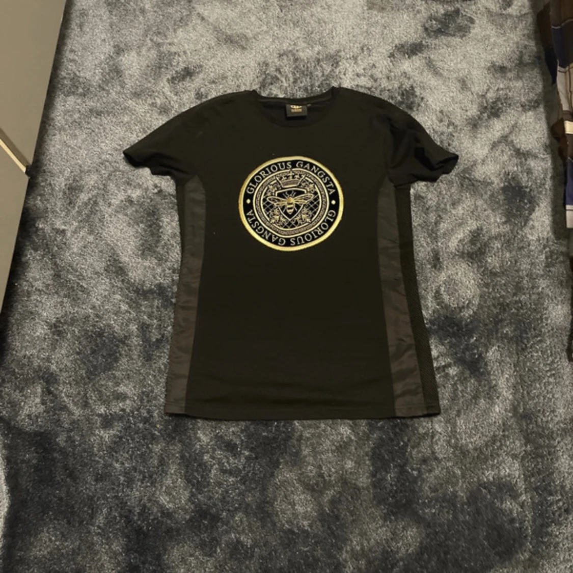 Svart t-shirt från Glorious Gangsta