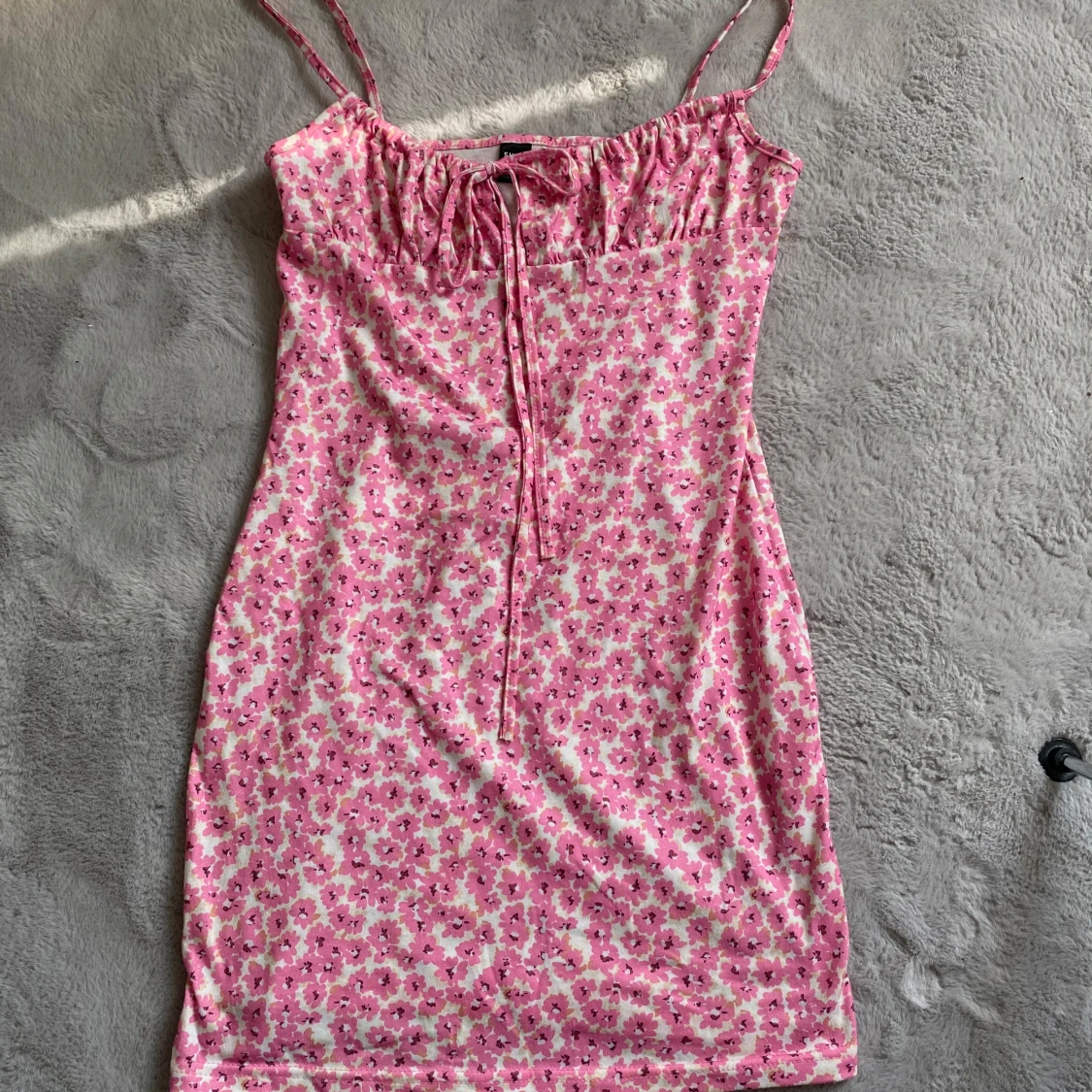 Rosa blommig klänning från Shein