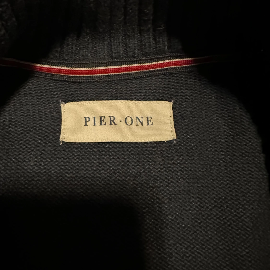 Mörkblå stickad tröja från Pier One - 1