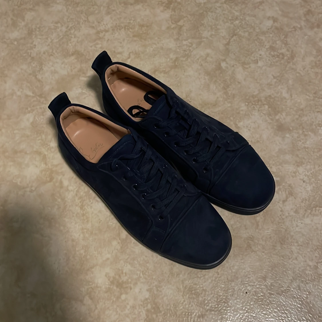 Mörkblå sneakers från Christian Louboutin