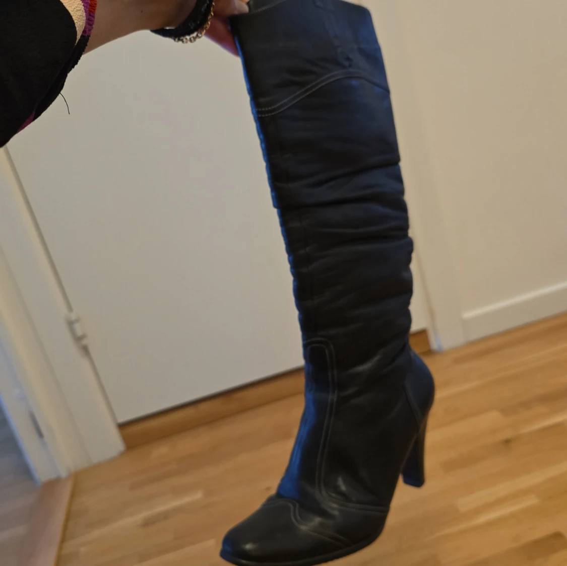 Svarta stövlar med klack och dragkedja - 4