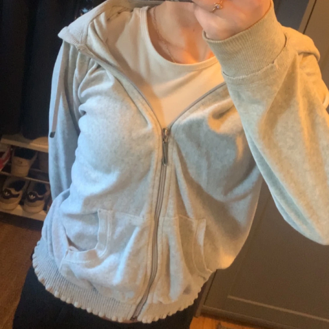 Grå hoodie med dragkedja - 1