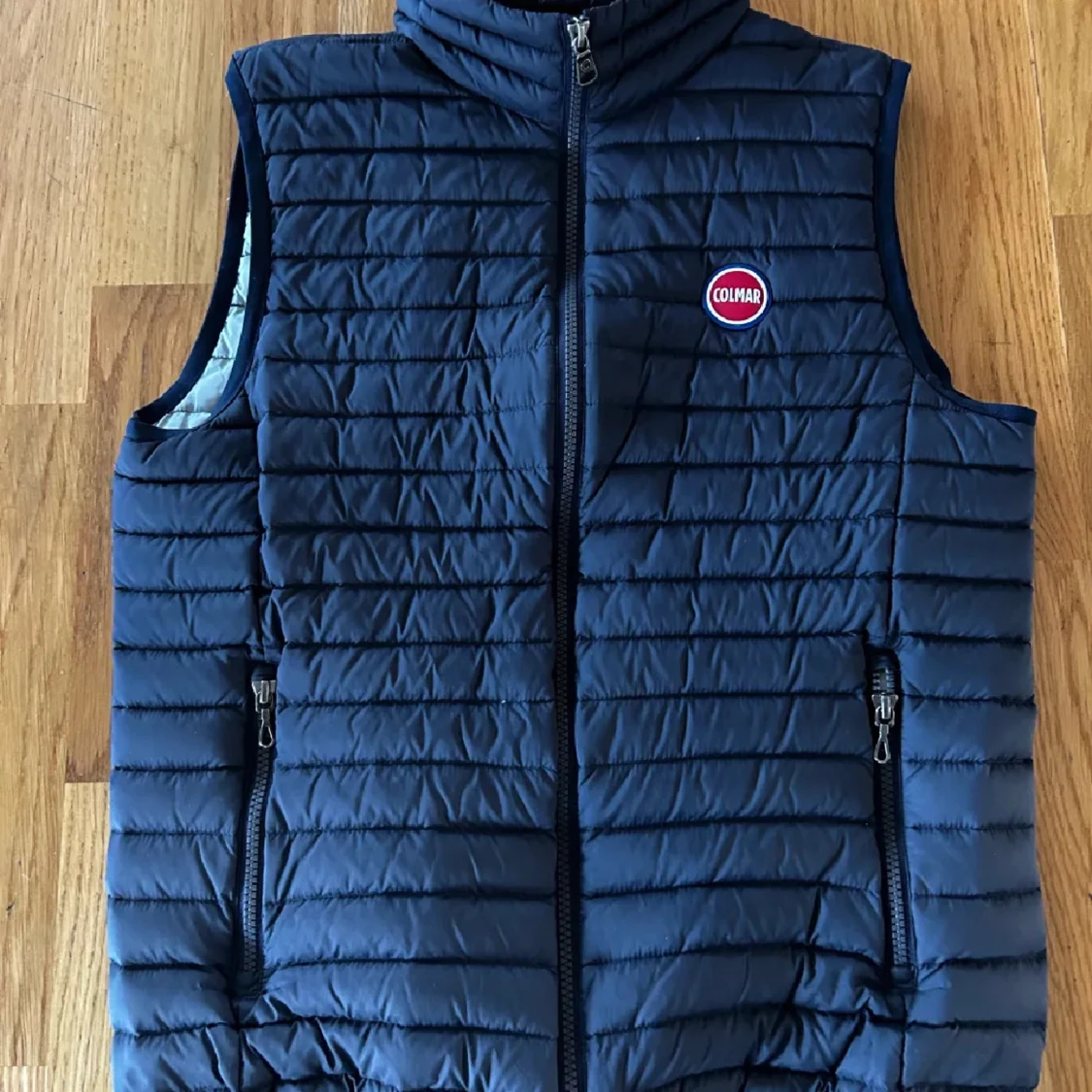Mörkblå dunväst från Colmar