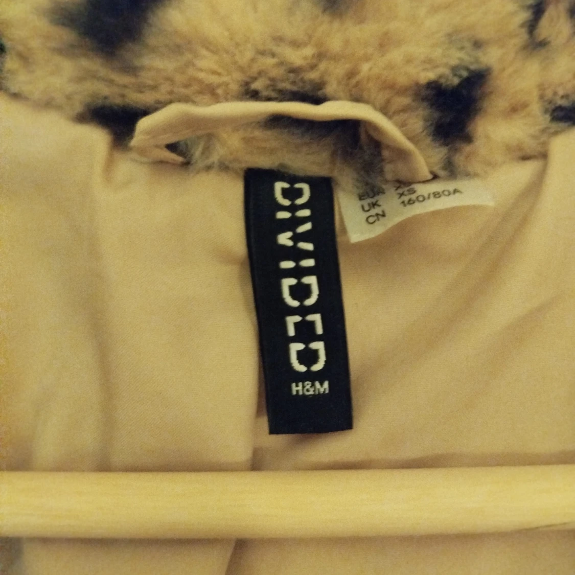 Leopardmönstrad pälsjacka från H&M Divided - 3