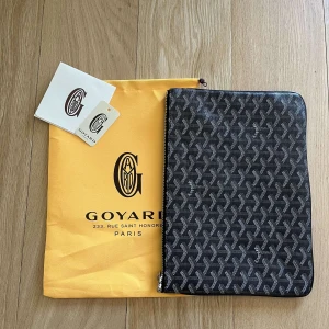 Datorfodral - Riktigt schysst datorfodral som aldrig har använts, allt på bilden ingår! Skriv vid minsta fundering, pris kan självklart diskuteras