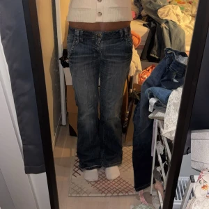 lågmidjade jeans - säljer dessa bootcut lågmidjade jeans som jag tyvärr inte använder pga för många jeans!❤️ stl s skulle jag säga men skriv om man är intresserad för måtten!❤️