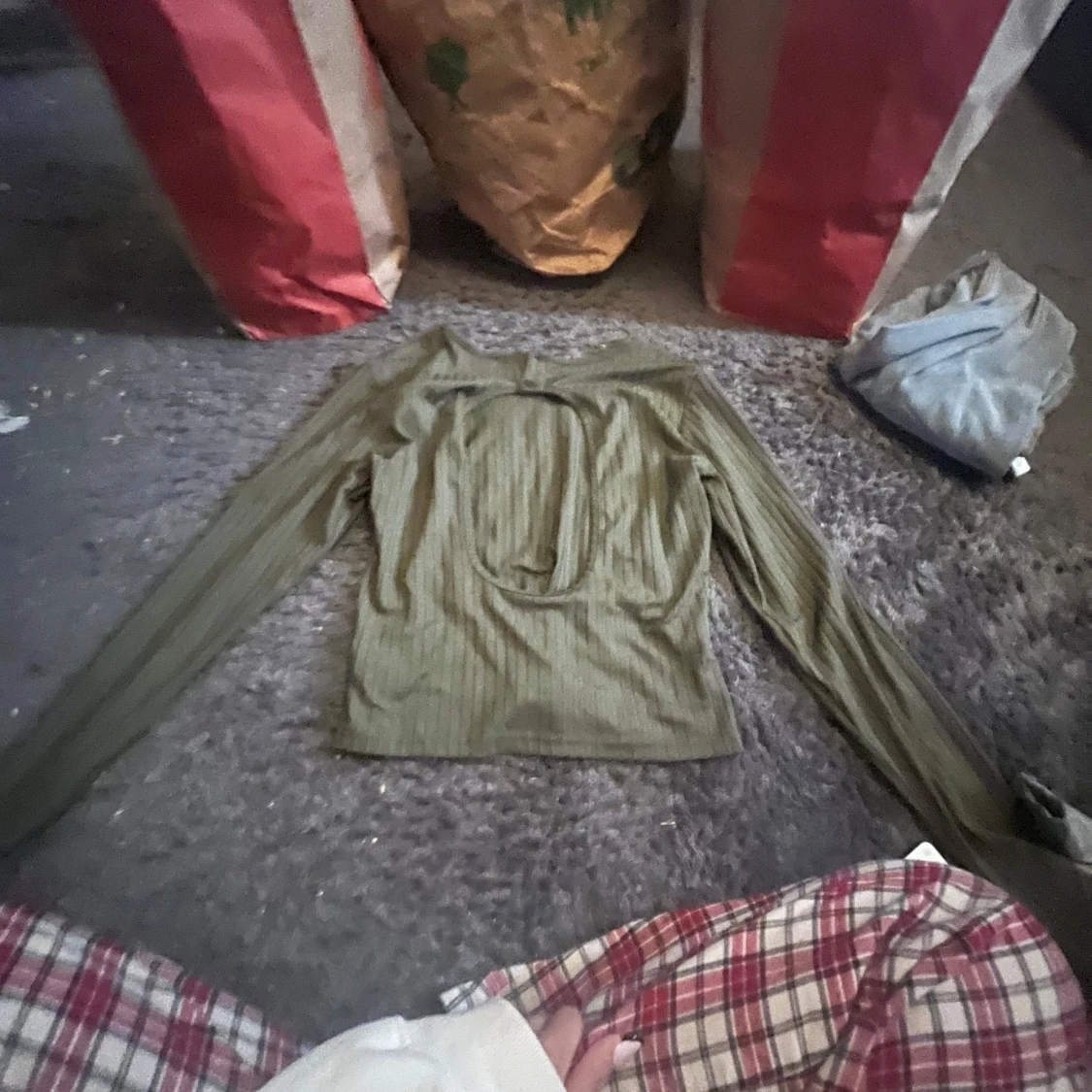 Olivgrön ribbad långärmad topp - 1