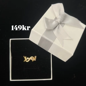 Yves saint laurent ring i guld  - Justerbar, helt ny, frakt 22kr🌸