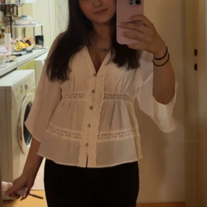 Zara topp - supersöt topp från zara, använd 1 gång, inga defekter, strl XS