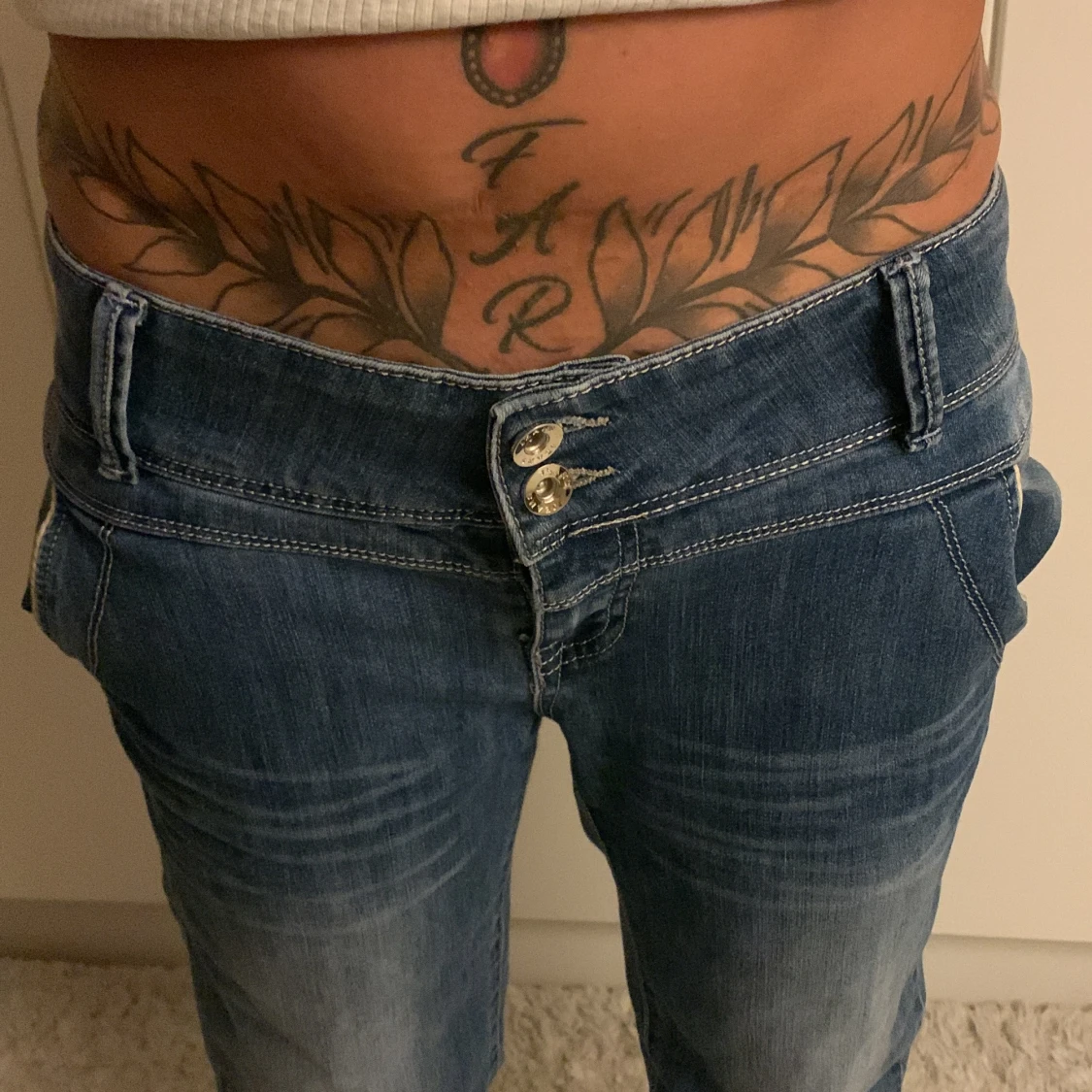 Blå lågmidjade baggy jeans från Junk de Luxe - 1