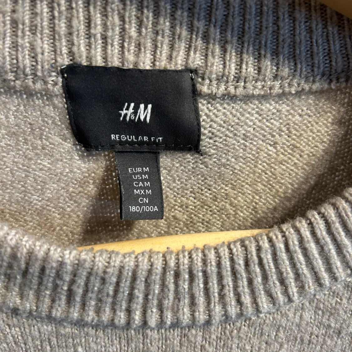 Beige stickad tröja från H&M - 1