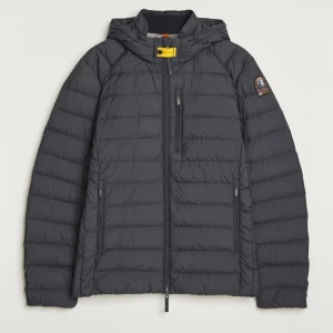 Mörkgrå dunjacka från Parajumpers - En parajumper jacka. Fickorna är dock sönder 