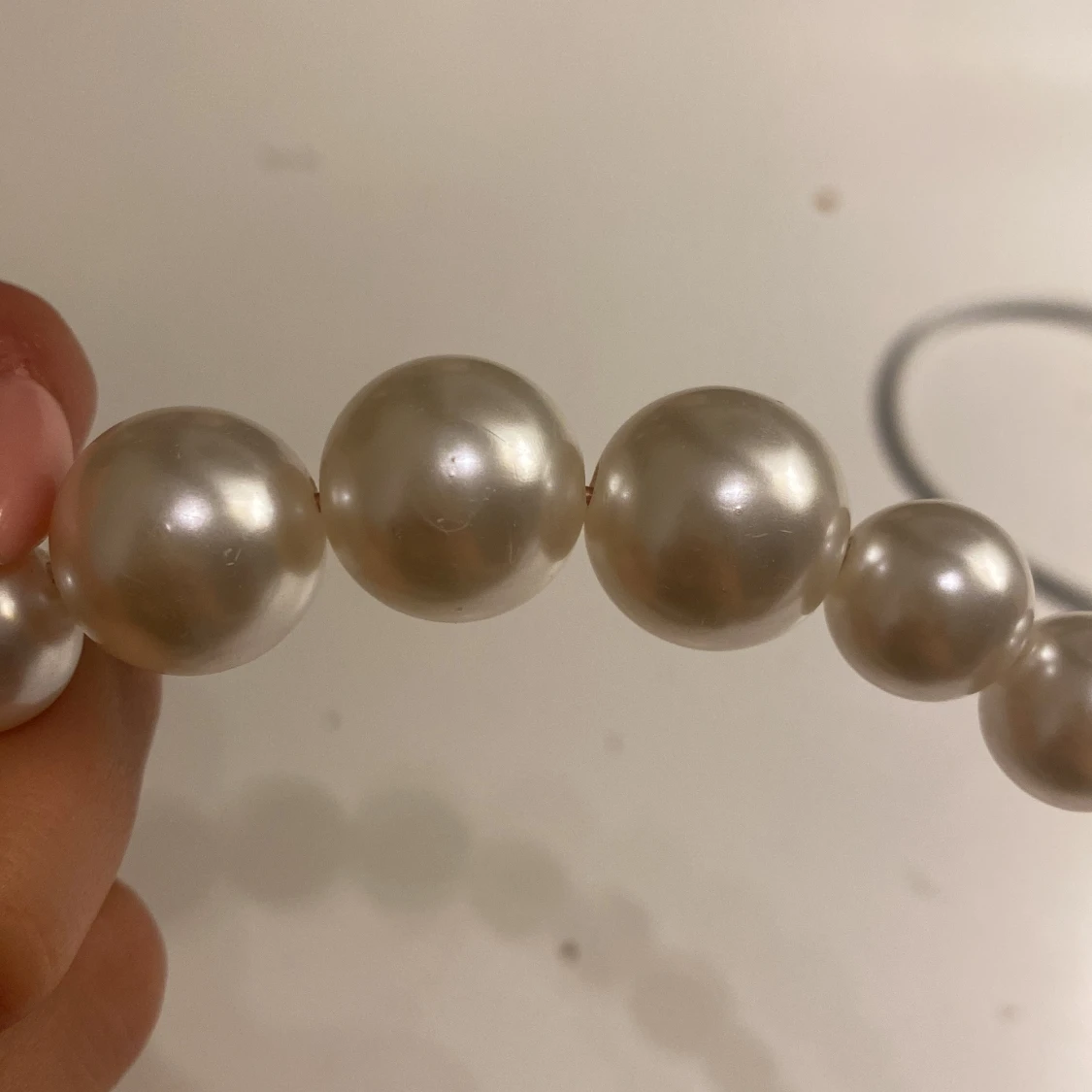 Diadem med stora pärlor i vitt - 1