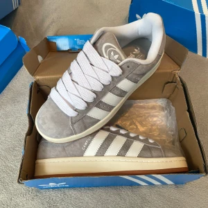 Adidas Campus - Helt nya men med något demolerad box 