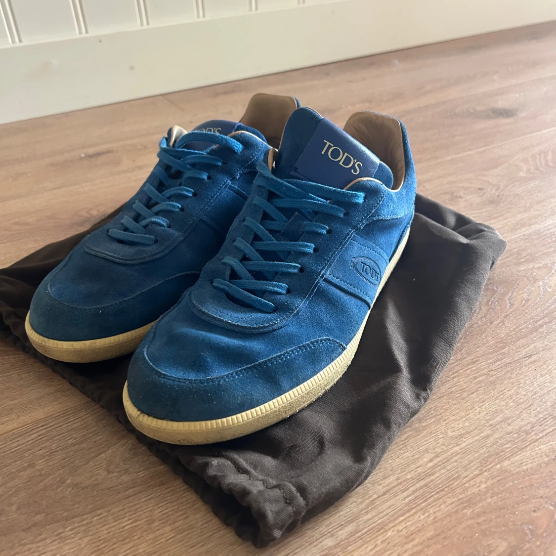 Blå mocka sneakers från Tod's - 1